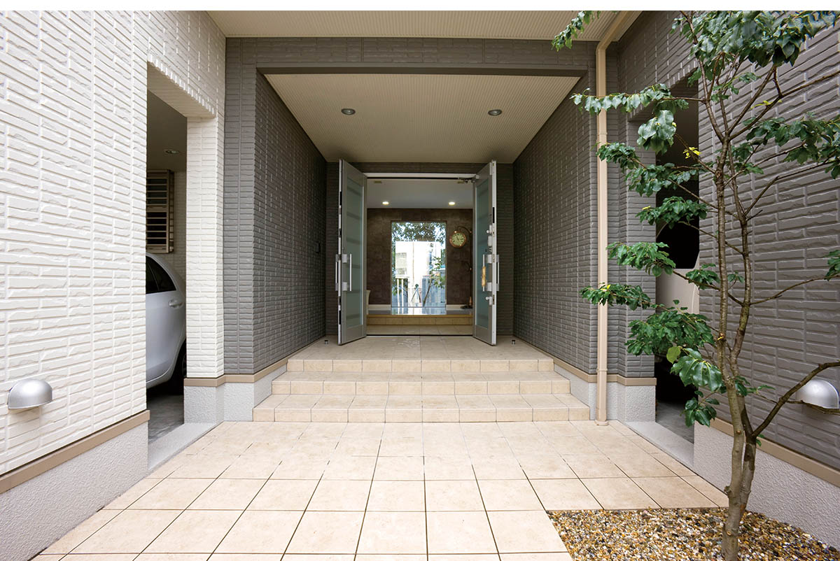 トヨタホーム東京 施工事例 ガレージ付 玄関からの繋がりを考えた家 注文住宅のハウスネットギャラリー