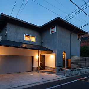 夫婦屋根の家