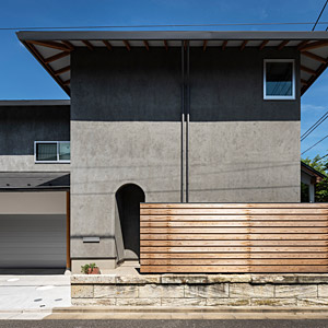 夫婦屋根の家