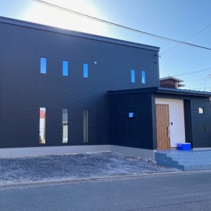 無垢床とスチール階段のカッコいい5LDKの家 無垢床とスチール階段のカッコいい5LDKの家