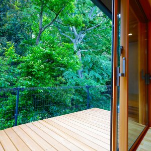 雑木林を借景にする太陽熱利用の木の家 雑木林を借景にする太陽熱利用の木の家