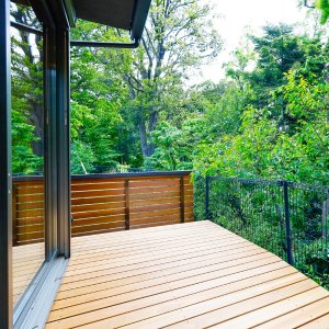 雑木林を借景にする太陽熱利用の木の家 雑木林を借景にする太陽熱利用の木の家