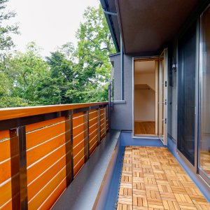 雑木林を借景にする太陽熱利用の木の家 雑木林を借景にする太陽熱利用の木の家