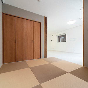 2階LDK　市松に畳を配した和室は落ち着いたくつろぎスペース。