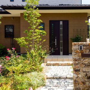 こだわりの家具が魅力の明るい家