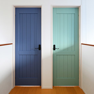 2色のブルーで爽やかなドア