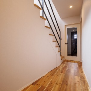 斜めのラインが際立つ、デザイン性と快適さを両立した収納豊富な住まい 斜めのラインが際立つ、デザイン性と快適さを両立した収納豊富な住まい