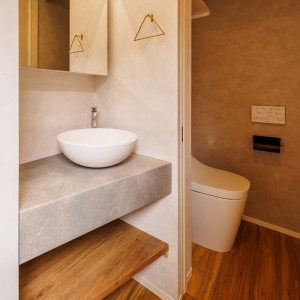 斜めのラインが際立つ、デザイン性と快適さを両立した収納豊富な住まい 斜めのラインが際立つ、デザイン性と快適さを両立した収納豊富な住まい