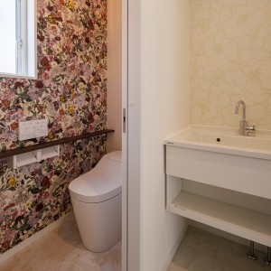 母屋と繋がる家族が行き来する家 母屋と繋がる家族が行き来する家