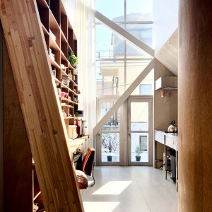 太陽を取り込み視界が広がる木構造の家 太陽を取り込み視界が広がる木構造の家