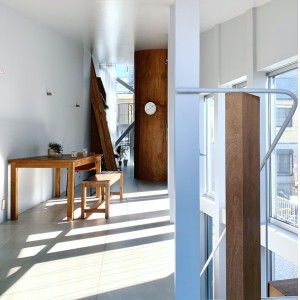 太陽を取り込み視界が広がる木構造の家 太陽を取り込み視界が広がる木構造の家