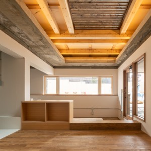 都会の中心に建つ和モダンが美しい住まい内外に配置した格子で「線」を強調したデザイン住宅 都会の中心に建つ和モダンが美しい住まい内外に配置した格子で「線」を強調したデザイン住宅