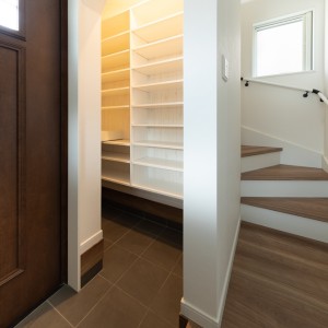 18坪の収納豊富な狭小3階建てプライバシーを保ちながら明るい2階LDK 18坪の収納豊富な狭小3階建てプライバシーを保ちながら明るい2階LDK