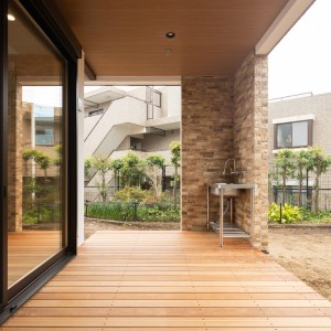 勾配天井の吹き抜けで開放感LDK 家族が行き来しやすい動線や使いやすい収納のある家 勾配天井の吹き抜けで開放感LDK 家族が行き来しやすい動線や使いやすい収納のある家