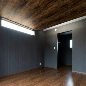 勾配天井の吹き抜けで開放感LDK 家族が行き来しやすい動線や使いやすい収納のある家 勾配天井の吹き抜けで開放感LDK 家族が行き来しやすい動線や使いやすい収納のある家